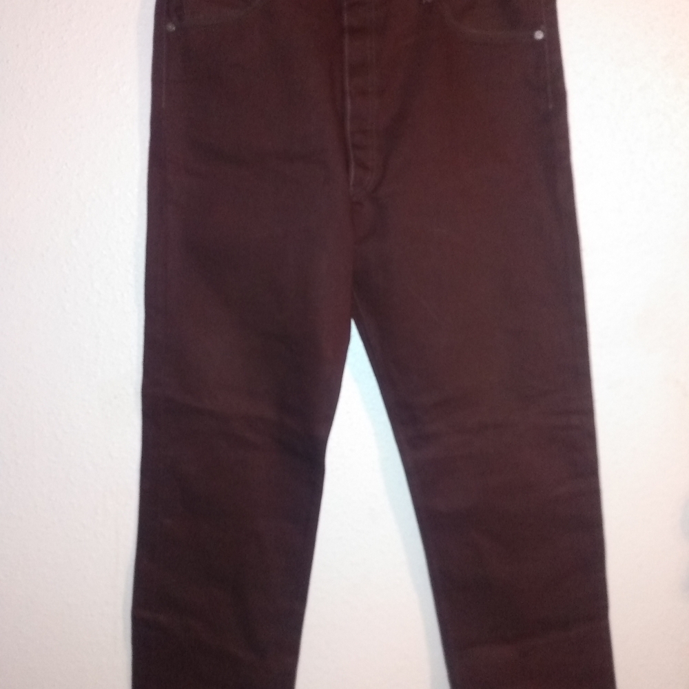 Men's 38x34 Levi's maroon In color